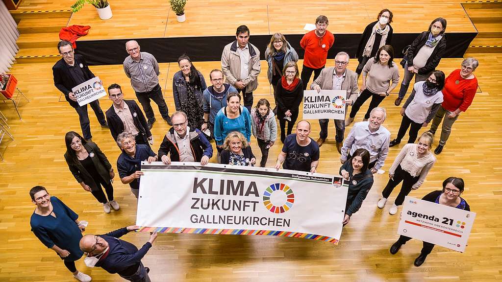 Gruppenfoto, Menschen halten ein Plakat mit der Aufschrift "Klimazukunft Gallneukirchen"