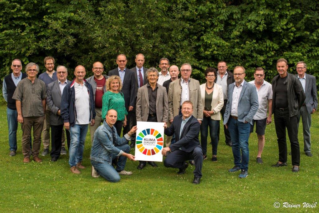 Gruppenfoto des Gemeinderats Gallneukirchen nach dem Beschluss der Klimastrategie